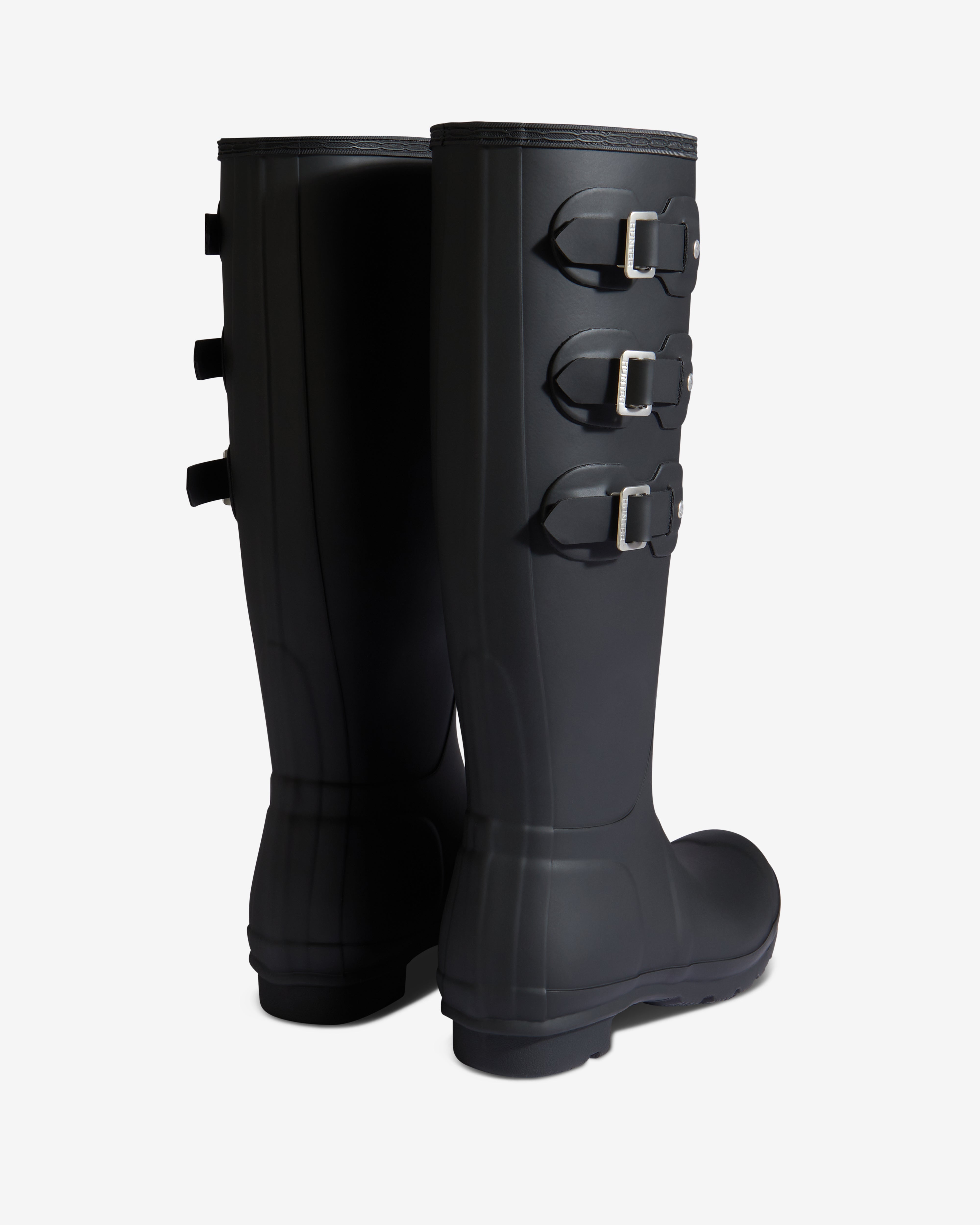 Rubber boots with clearance buckles