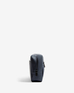 Displays the Navy Portare 'Hunter' branded Unisex Travel Bag