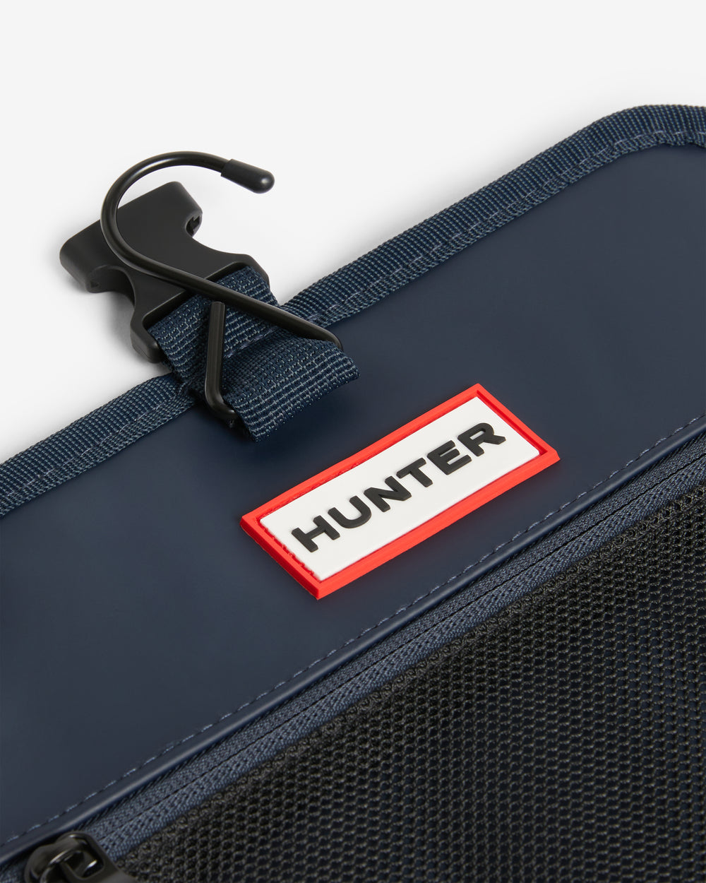 Displays the Navy Utile 'Hunter' branded Unisex Travel Bag